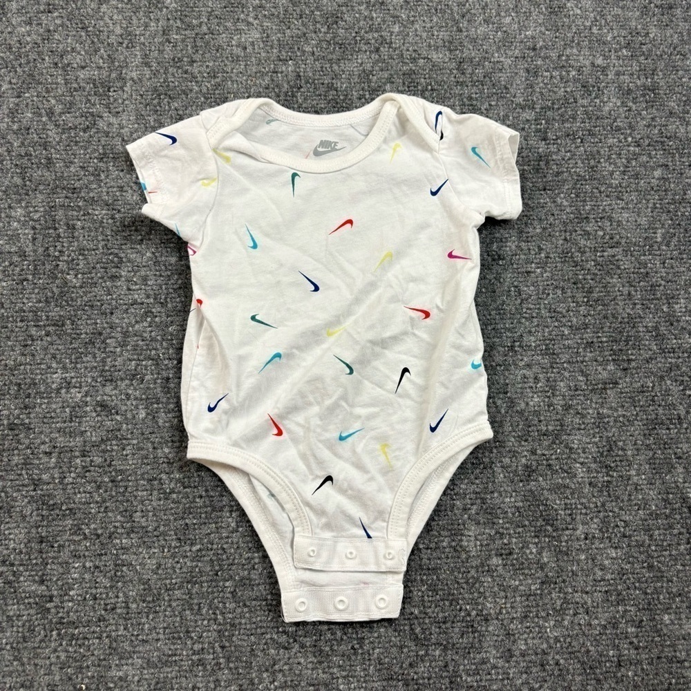 NIKE White Multi Color Swoosh Onesie size: 6 Month